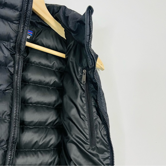 Patagonia Women's goose down Black Quilted Vest size Xlarge - Picture 6 of 8